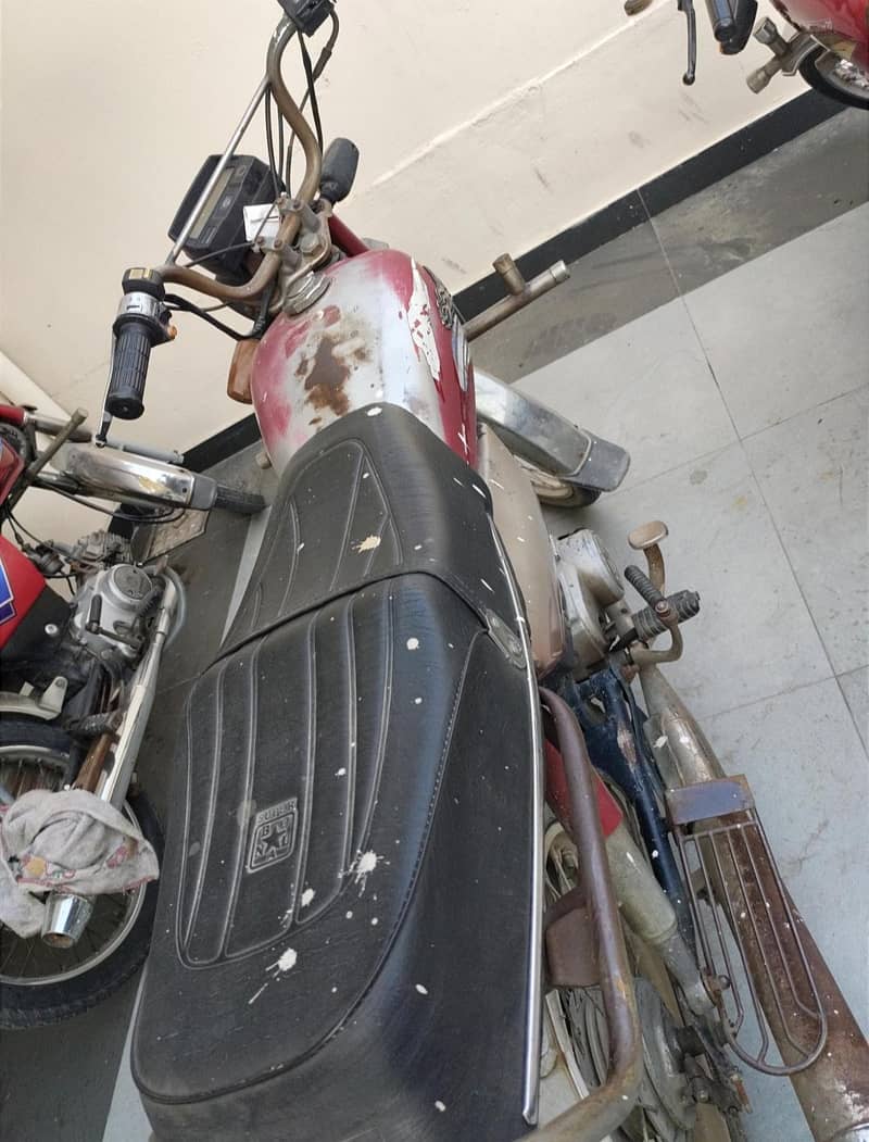 Dhoom 70 cc 2012 model 2