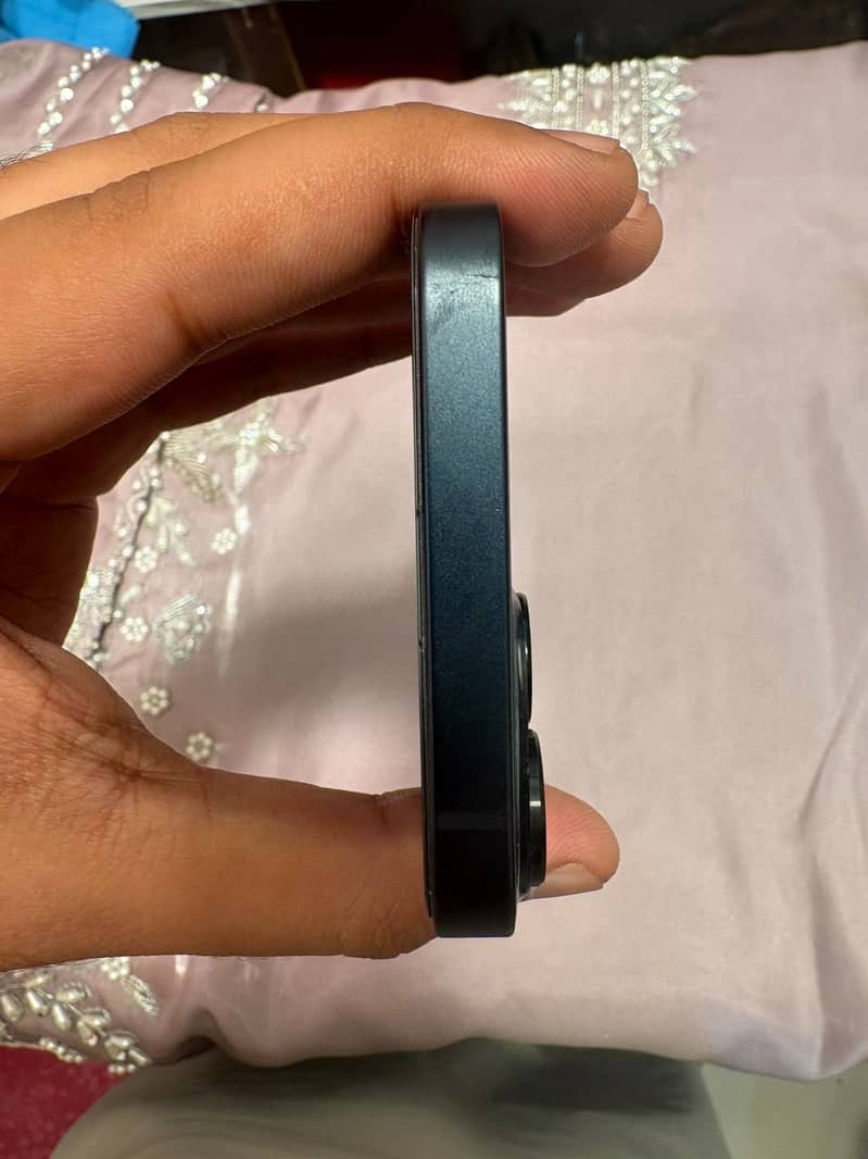 Apple iPhone 13 2