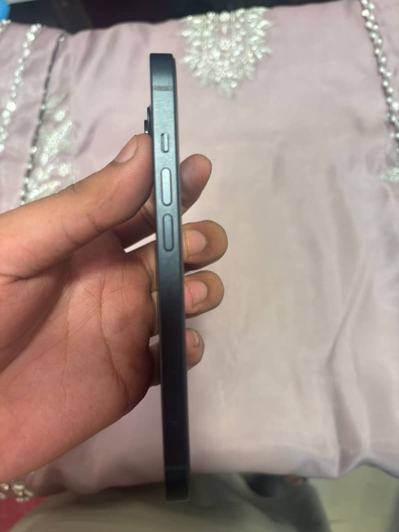 Apple iPhone 13 4
