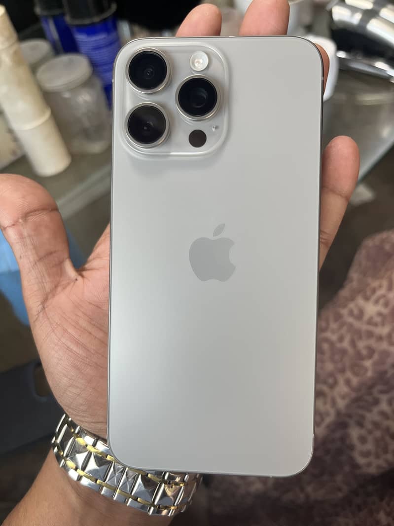Apple iPhone 15 Pro Max 0