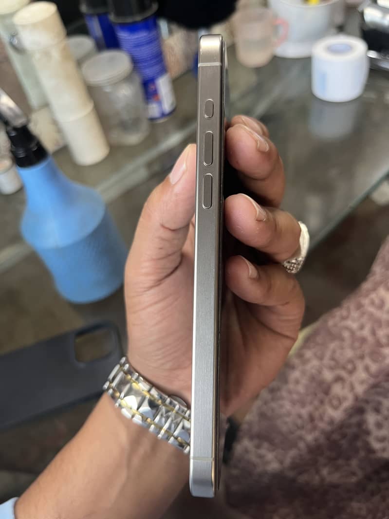 Apple iPhone 15 Pro Max 1