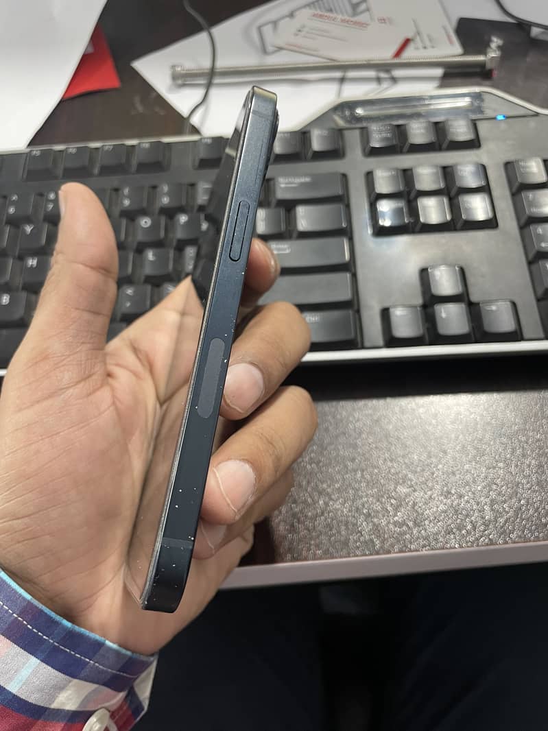 Apple iPhone 13 2