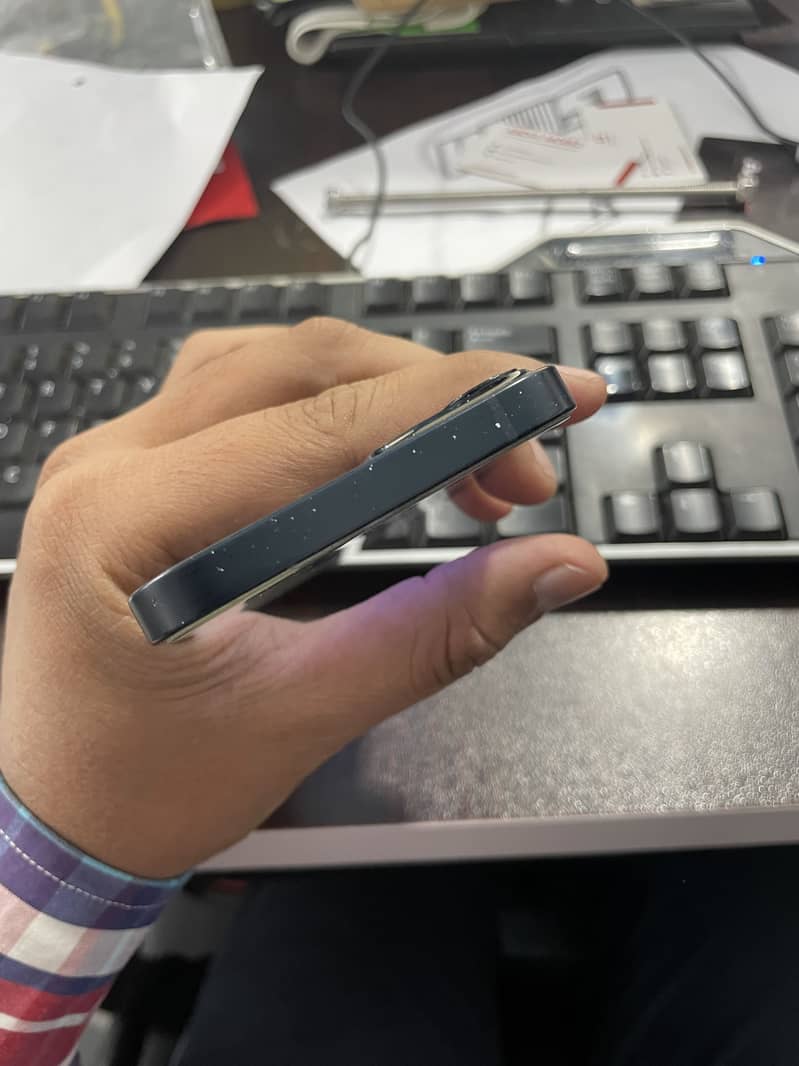 Apple iPhone 13 7