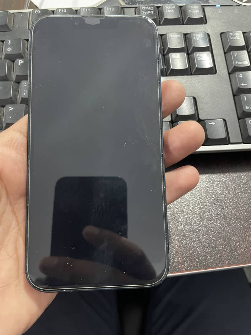 Apple iPhone 13 8