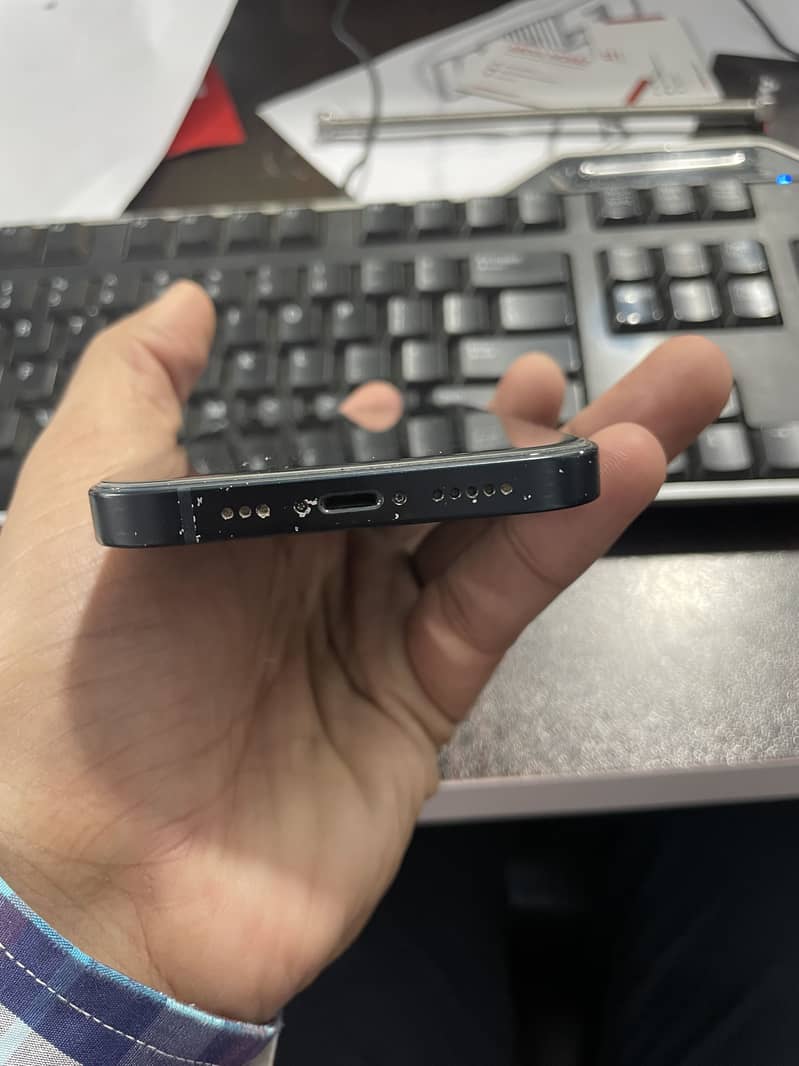 Apple iPhone 13 9