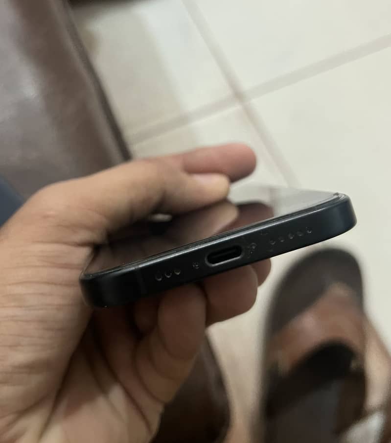 Apple iPhone 16 jv 4