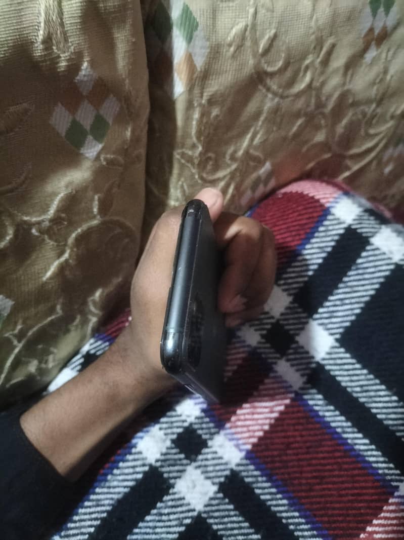 Apple iPhone 11 Pro 1