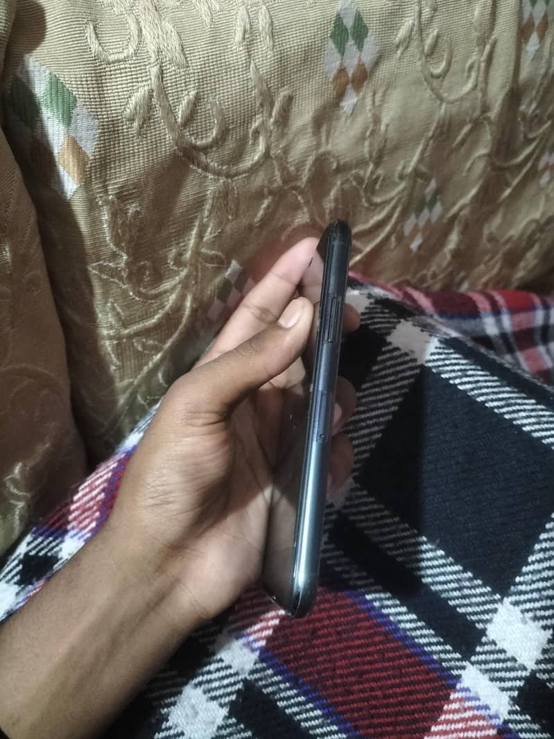 Apple iPhone 11 Pro 2