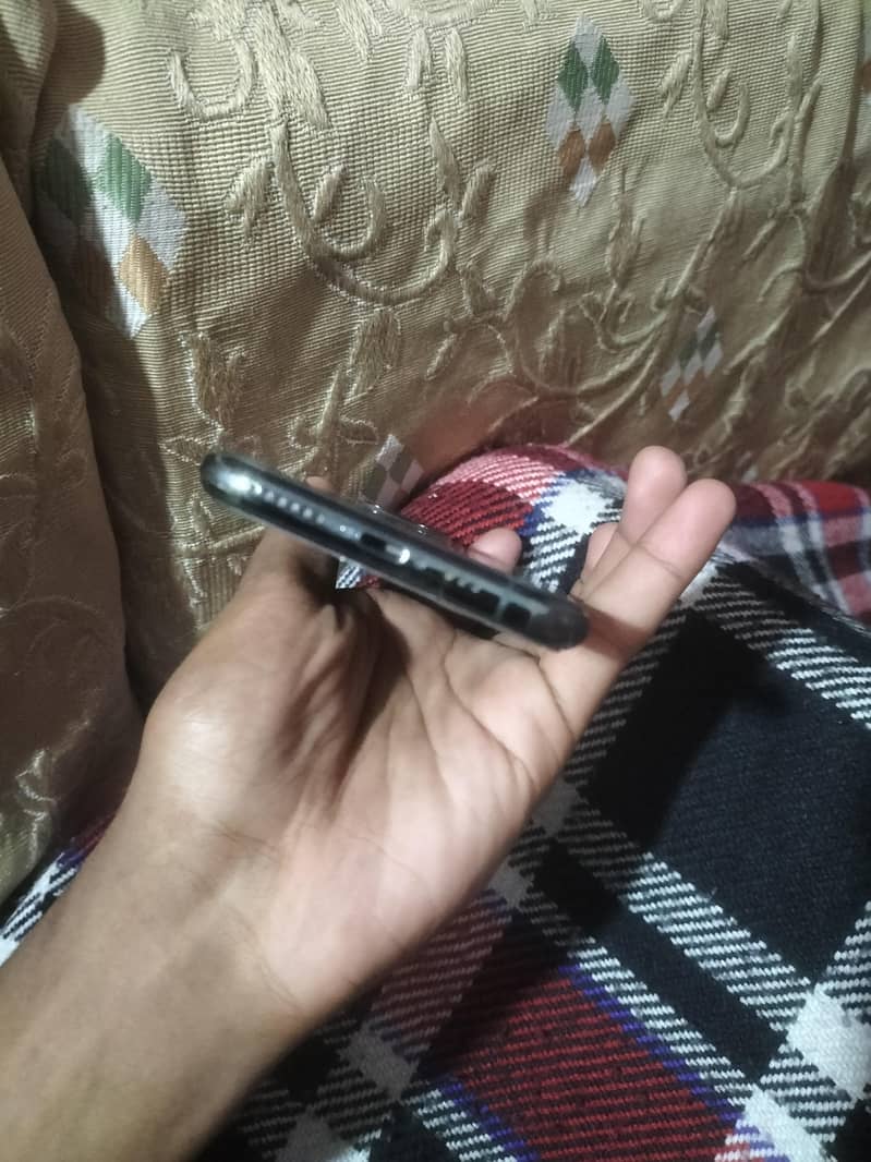Apple iPhone 11 Pro 3