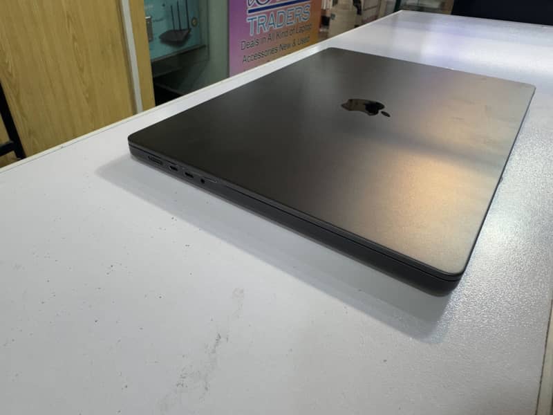 Macbook m4 max 4