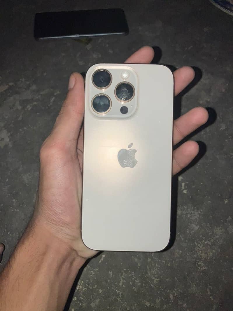 Apple iPhone 16 Pro 0