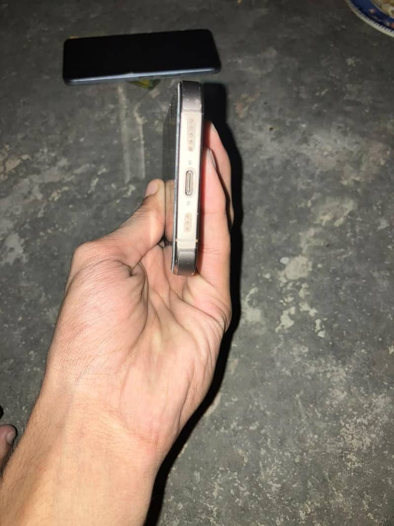 Apple iPhone 16 Pro 2