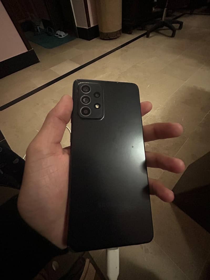 Samsung Mobile A52. . . 1