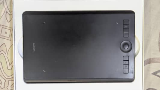 Wacom Intuos Pro Medium PTH-660 Drawing Tablet – New, Never Used