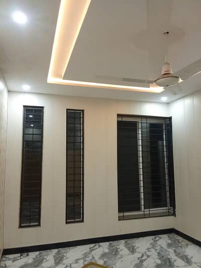 5 Marla 2nd Floor Apartment For Sale In P-Block Khayaban-e-Amin Society Lahore