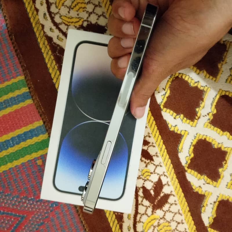 Apple iPhone 14 Pro Max 1