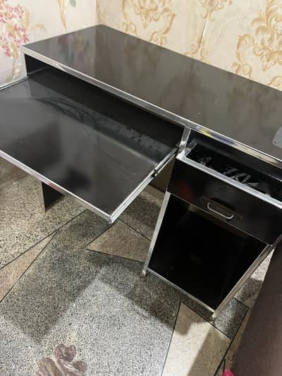Computer table 10-10 condition