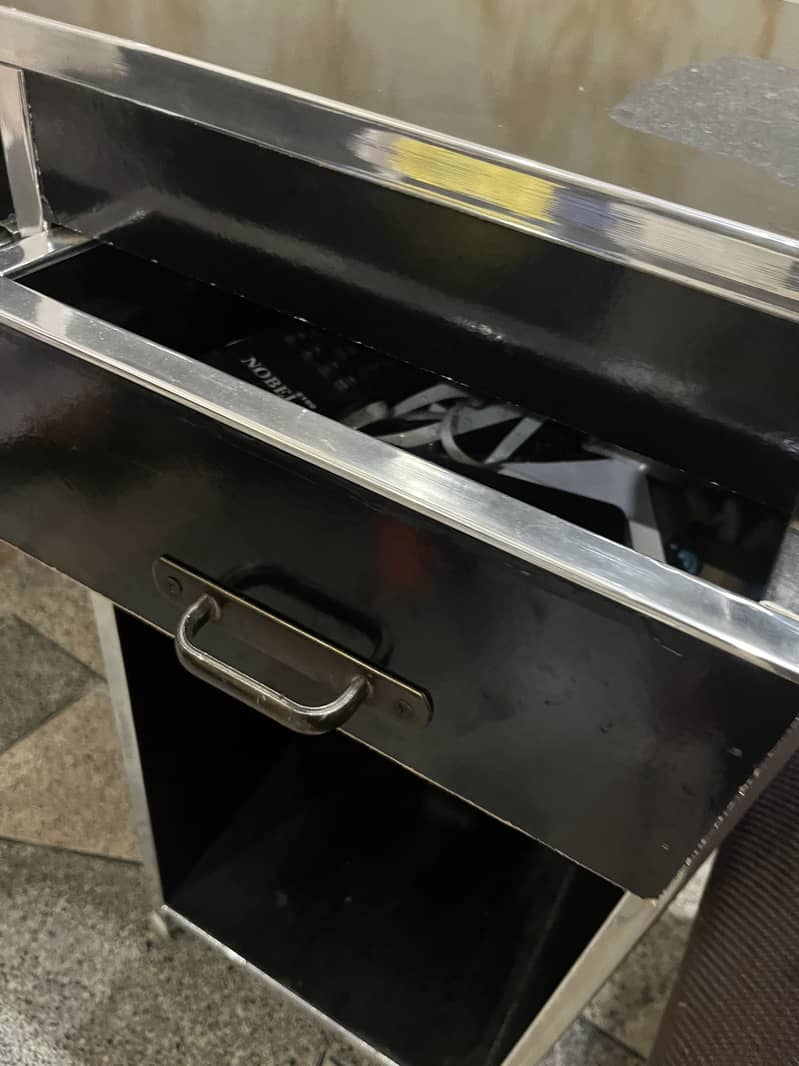 Computer table 10-10 condition 1