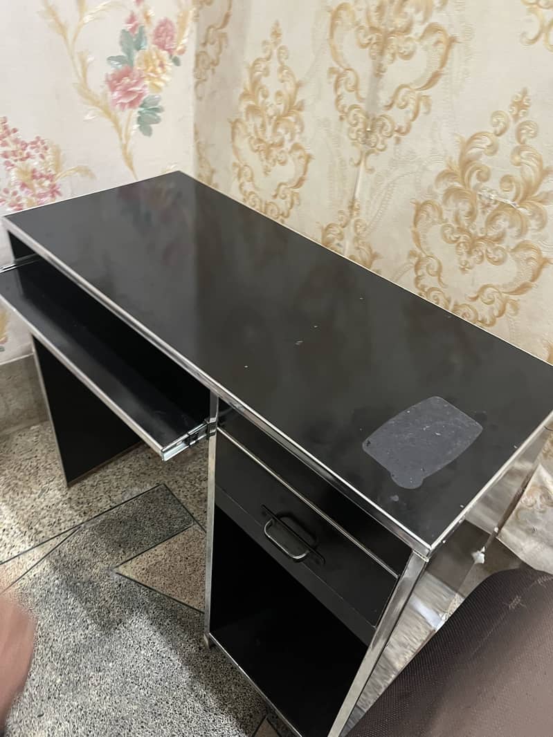 Computer table 10-10 condition 5