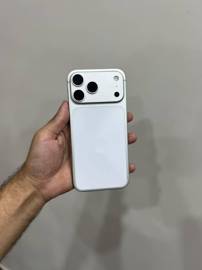 Apple iPhone 17 Pro Max 1
