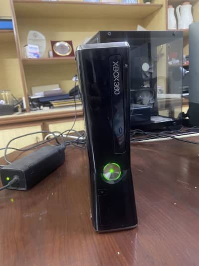 Xbox 360 Slim Black | 30+ Games | 1 Controller |