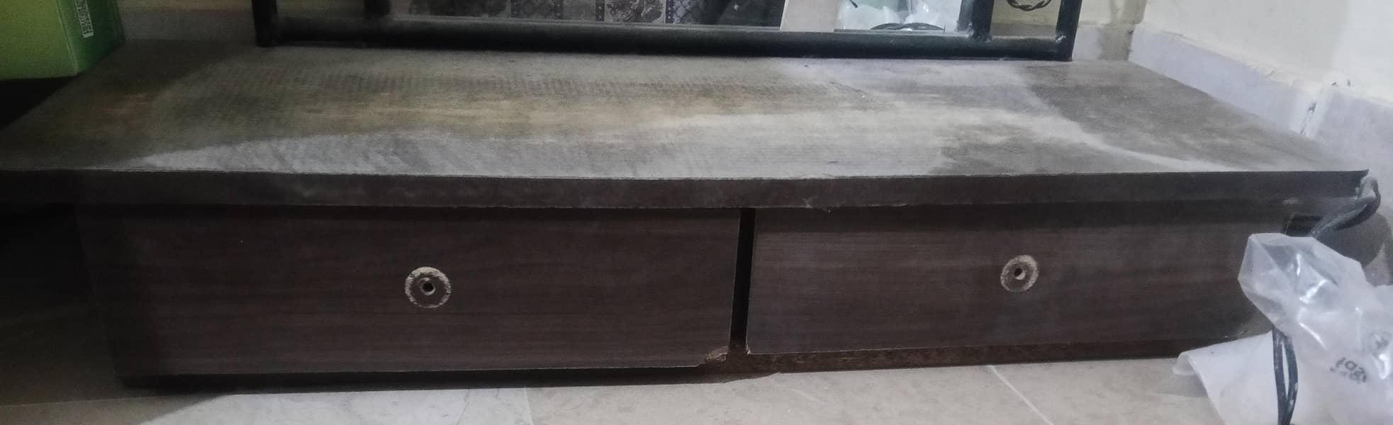 Dressing Table with Mirror 2