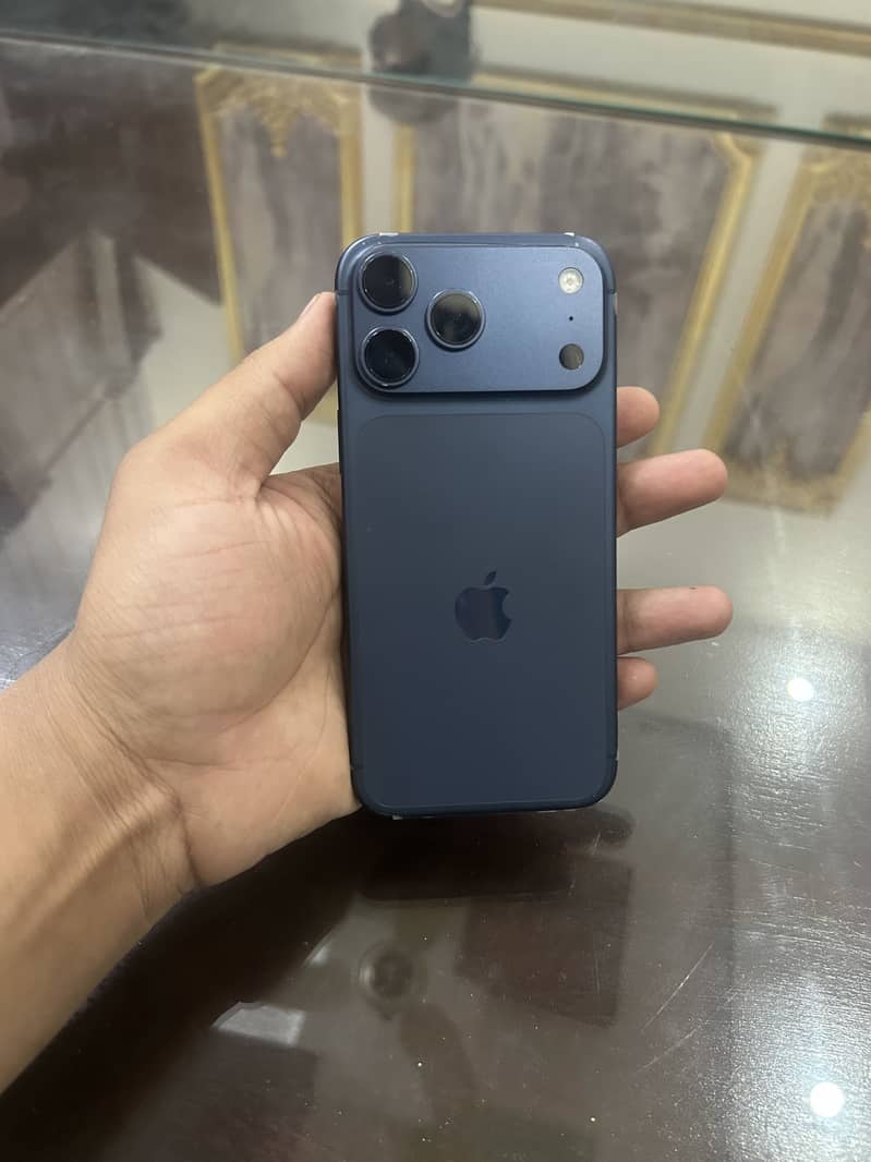 Apple iPhone 17 Pro Max 1