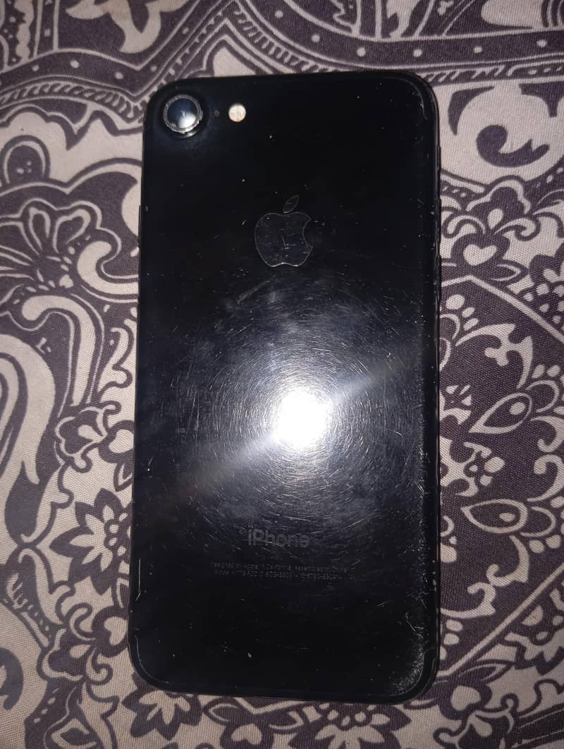 Apple iPhone 7 0