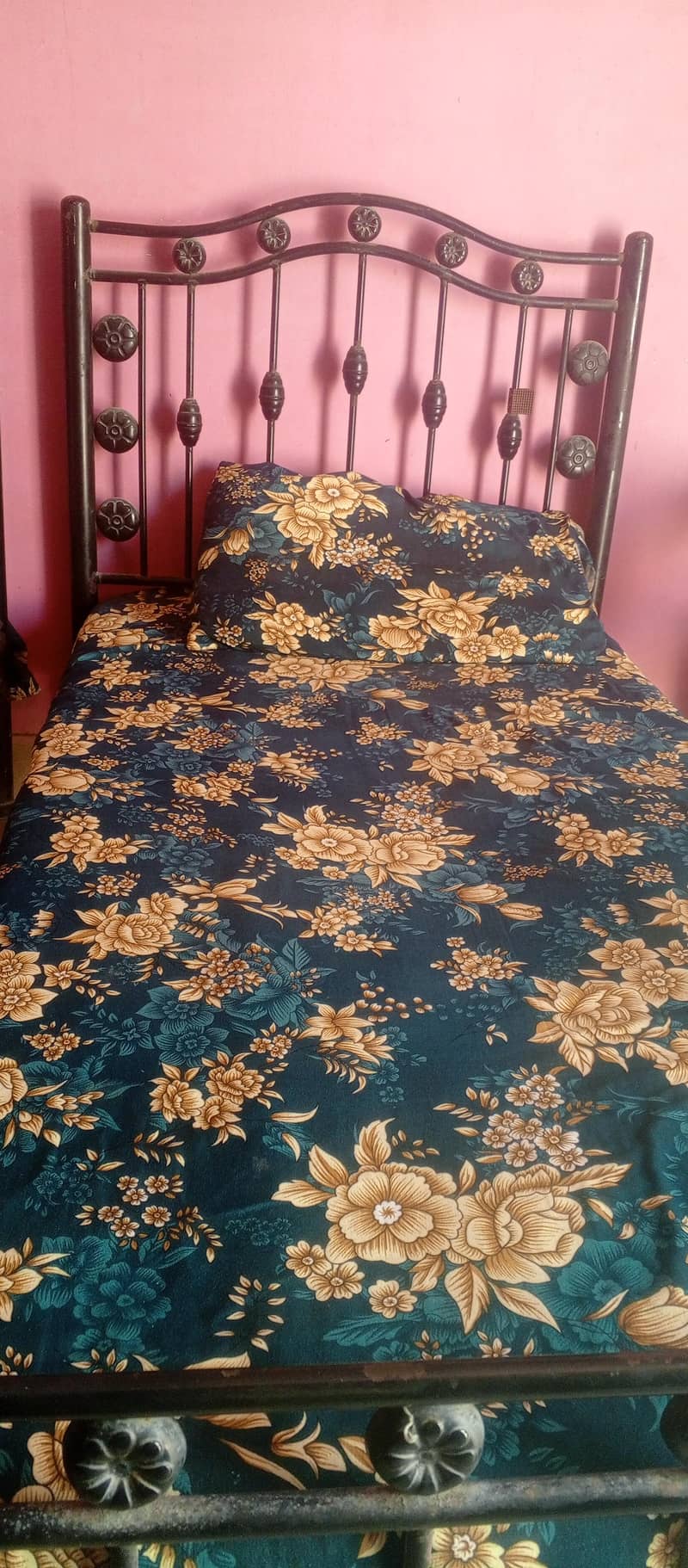 single bed (iron) 0
