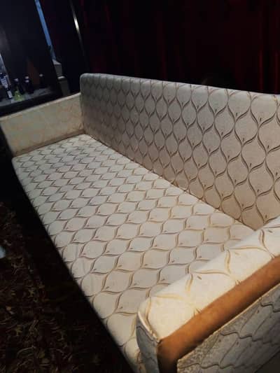 sofa com bed 10.10 condition urgnt sale jinko chahiye plizzz wahi msg