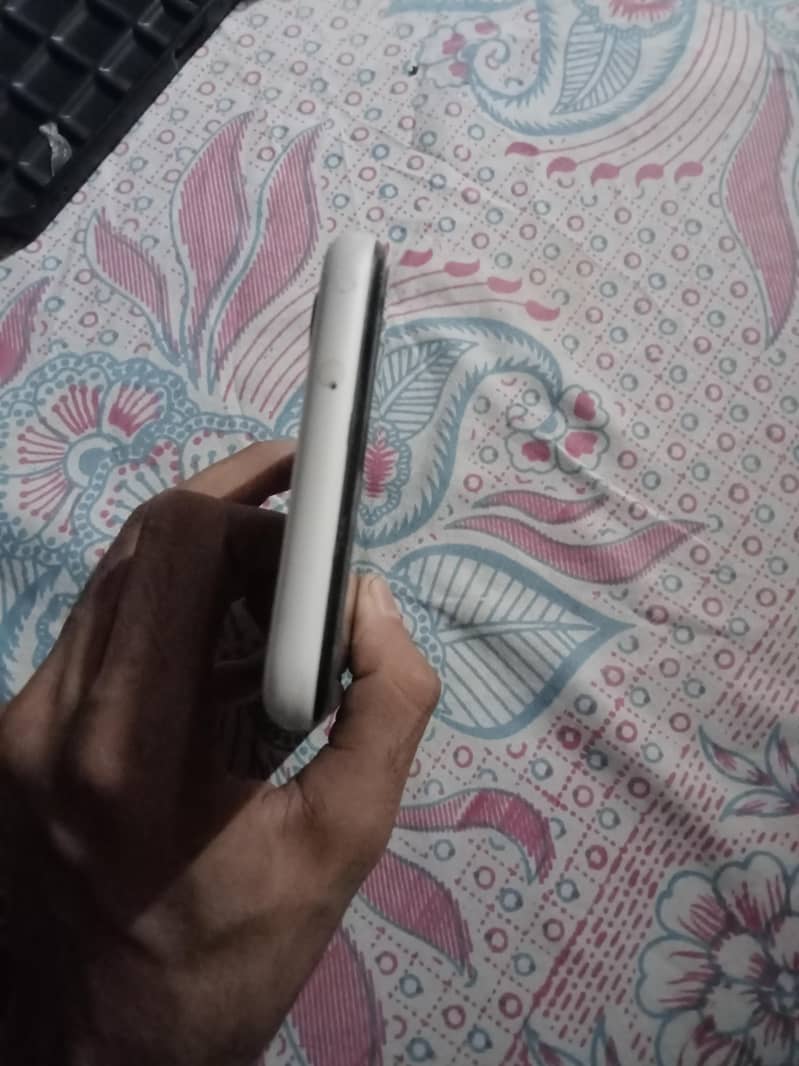Samsung Mobile A04s 2