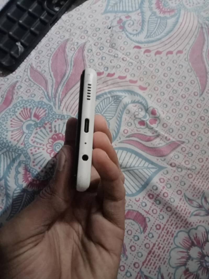 Samsung Mobile A04s 3