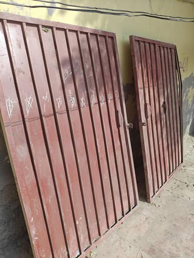 IRON DOUBLE GATE 8 FEET WIDTH 6 FEET HEIGHT