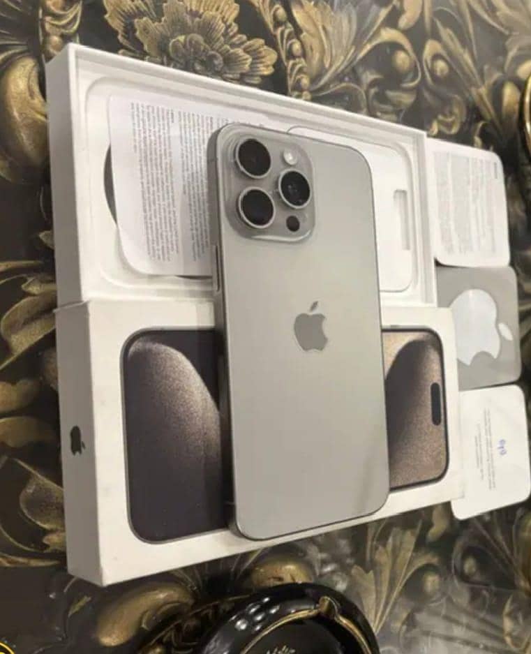 Apple iPhone 15 Pro Max 0
