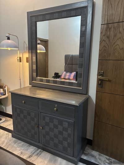 Dressing table for sale