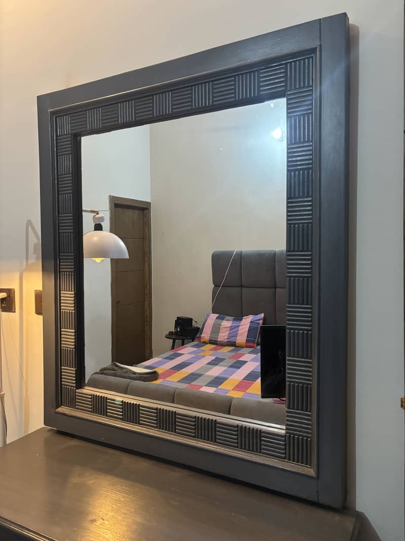 Dressing table for sale contact on WhatsApp for details 2