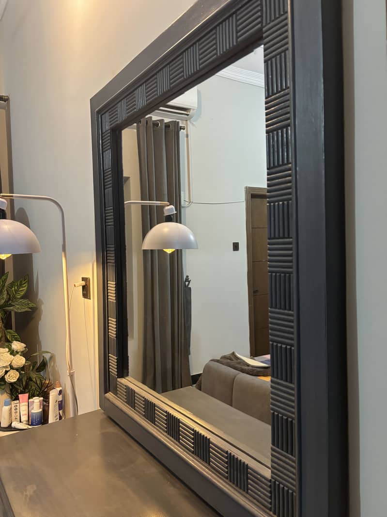 Dressing table for sale contact on WhatsApp for details 3