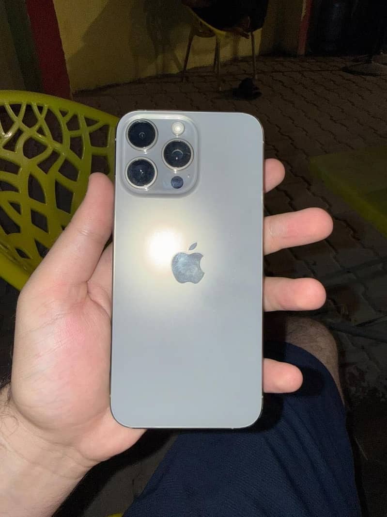 Apple iPhone 15 Pro Max JV 3