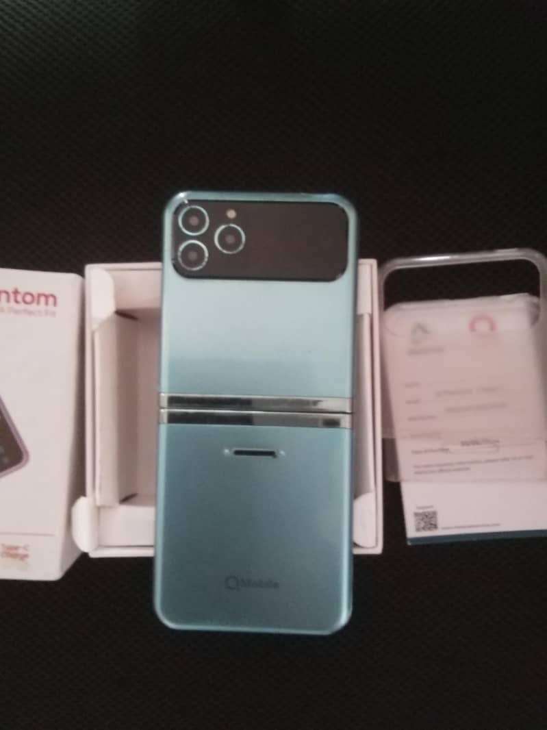 Q phantom foldable mobile 10/10 condition 1
