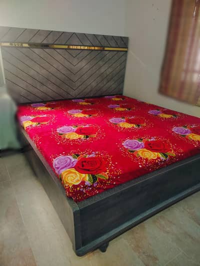Queen size bed with mattress