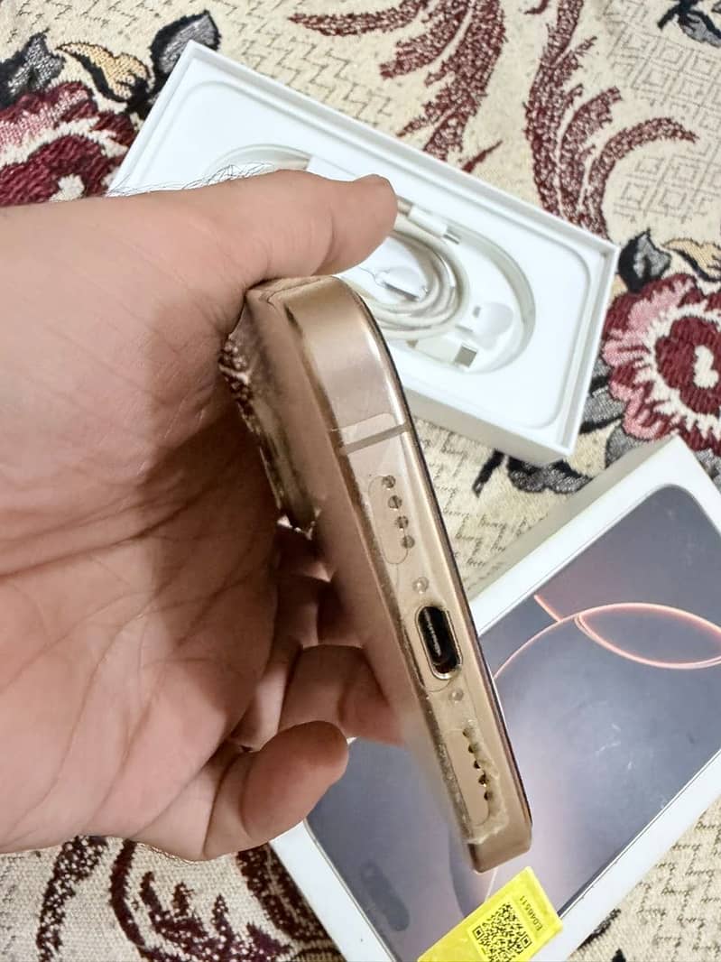 Apple iPhone 16 Pro Max 2