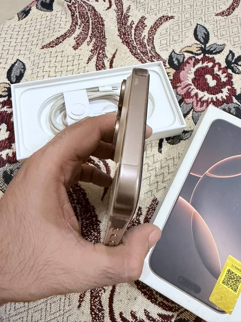 Apple iPhone 16 Pro Max 3