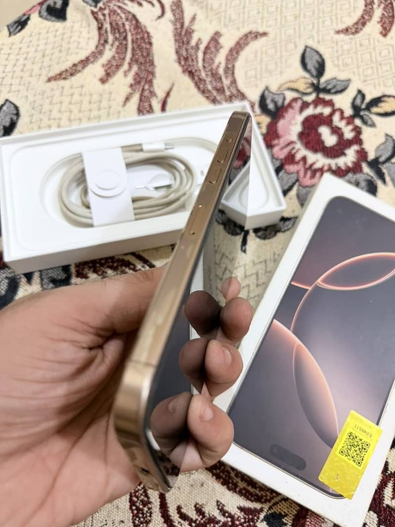 Apple iPhone 16 Pro Max 4