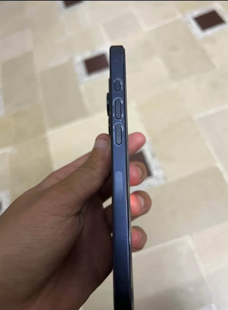 Apple iPhone 15 Pro 3