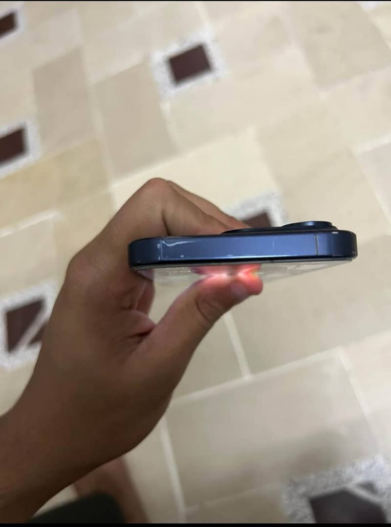 Apple iPhone 15 Pro 4