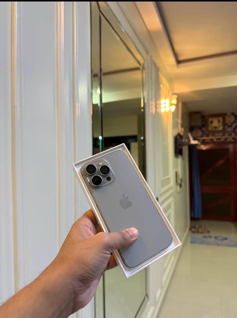 Apple iPhone 15 Pro Max 2