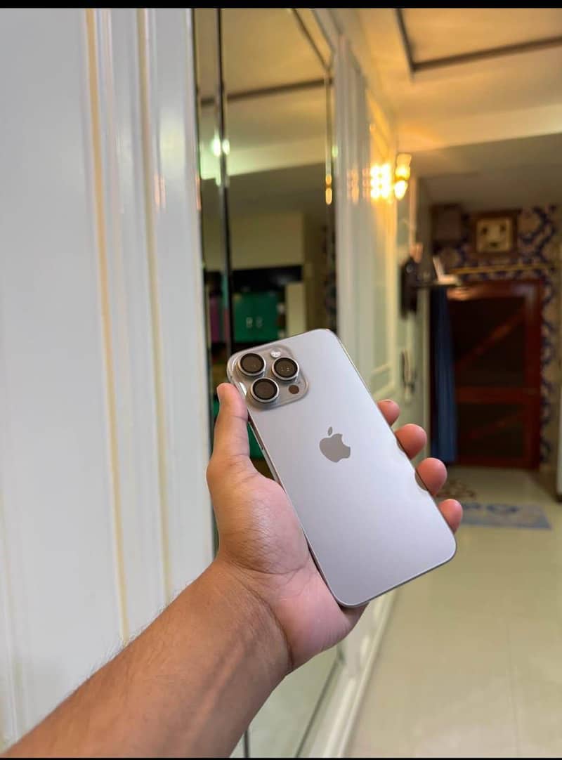 Apple iPhone 15 Pro Max 3