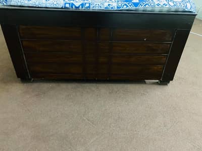 Single bed selling urgently