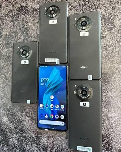 Sharp Aquos r7