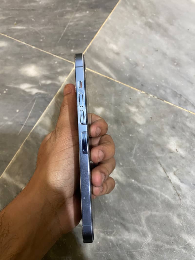 Apple iPhone 13 Pro Max 4